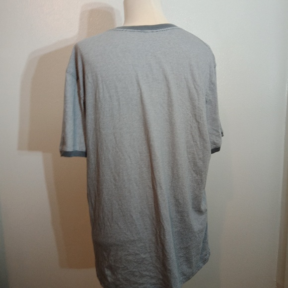 Express V Neck - Picture 4 of 4